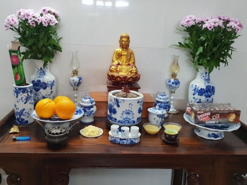 Cách sắp xếp bát hương trên bàn thờ Phật